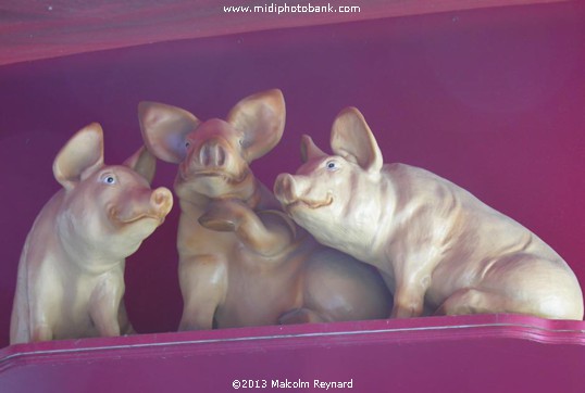 "Les Trois Petits Cochons" (The Three Little Pigs) Restaurant in Ginestas