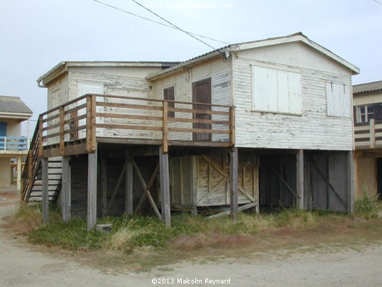 Gruissan Plage - Houses on 'Stilts'