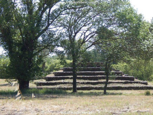 "Mayan Pyramid" near Béziers