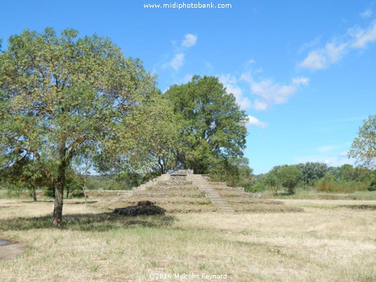 "Mayan Pyramid" near Béziers