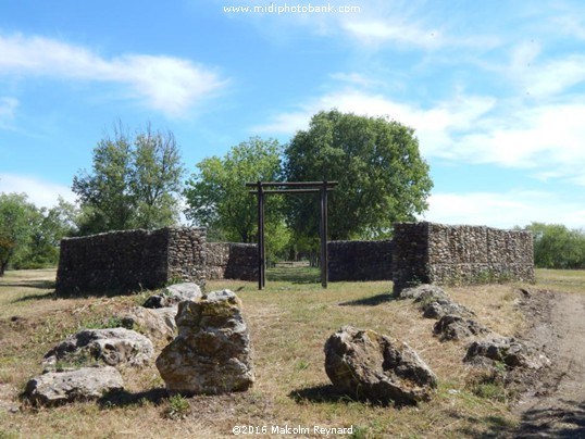 "Mayan Pyramid" near Béziers