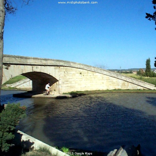 Cycling on the Midi Canal towpath