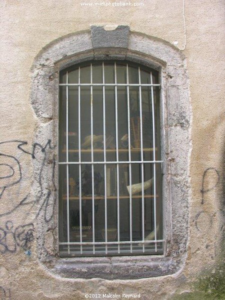 Agde  - An unusual shop window