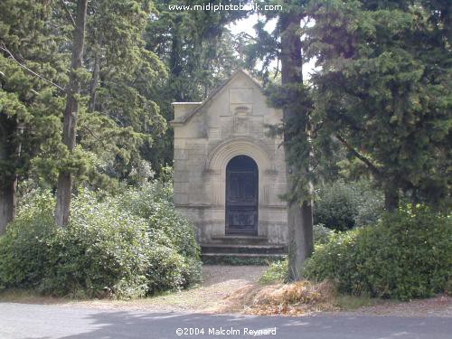 Wayside Tomb