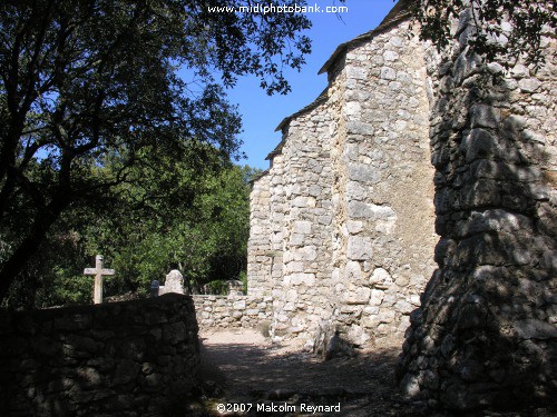 Canyon et L'eglise de St-Jean de Dieuvaille