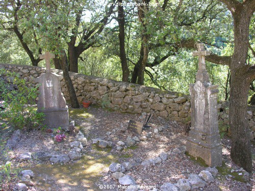 Canyon et L'eglise de St-Jean de Dieuvaille