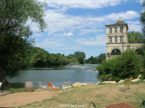 "Alfresco" Dining by the River Orb in Béziers