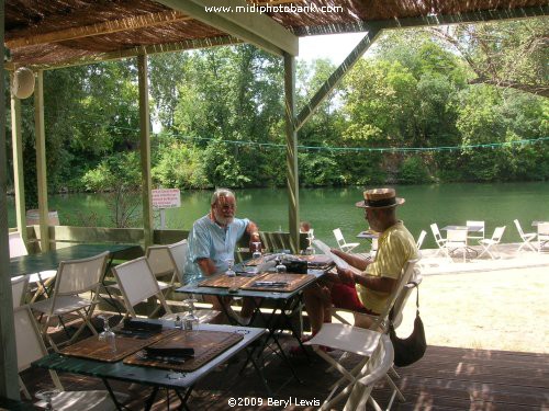 "Alfresco" Dining by the River Orb in Béziers