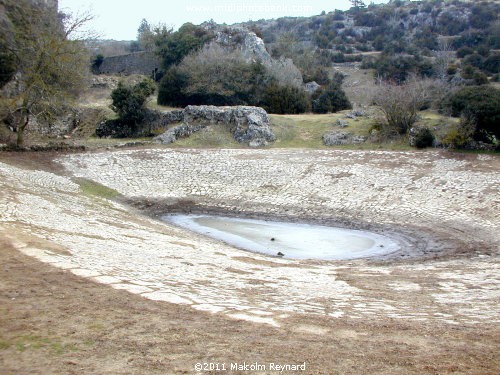 Les Chemins de Saint-Jacques de Compostelle" - "Larzac