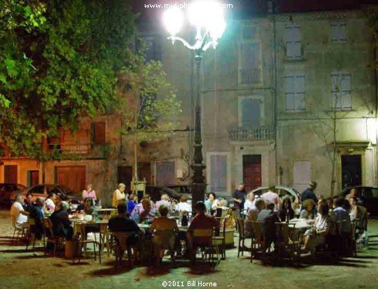 Summertime "Al Fresco" dining in Béziers