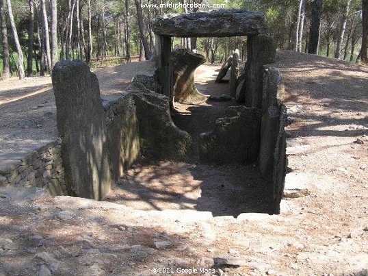 " The Faieries Dolmen" - Pépieux