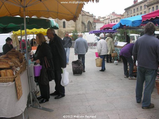 Saturday Farmers Market in Béziers